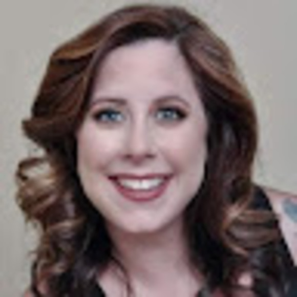 Profile Picture of Amanda Grimm (@grimmhouses) on Poshmark
