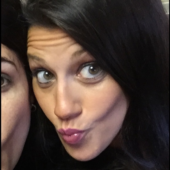 Profile Picture of Huvie Gamss (@huvie) on Poshmark