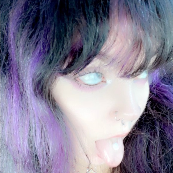 Profile Picture of Jillian Englert (@jauntylove) on Poshmark