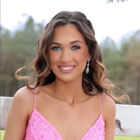 Profile Picture of Carly Corbett (@carlycorbett5) on Poshmark