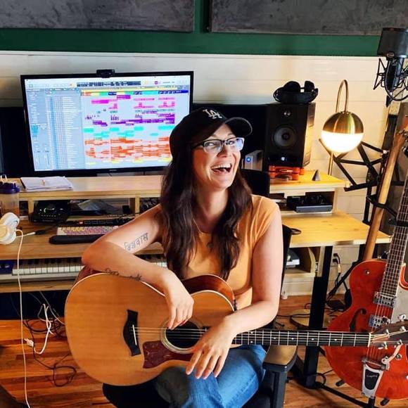 Profile Picture of Kris Bradley (@boomfox) on Poshmark