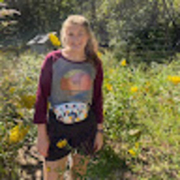 Profile Picture of Mariella Maduzia (@mariellamsjs) on Poshmark