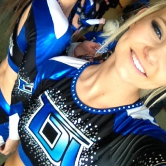 Profile Picture of Cassidy Booth (@cassidyynicole) on Poshmark