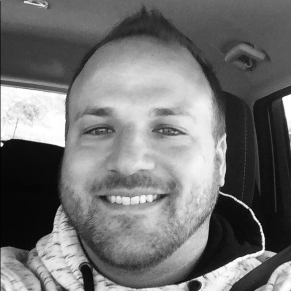 Profile Picture of Daniel Romanski (@dan_3man) on Poshmark