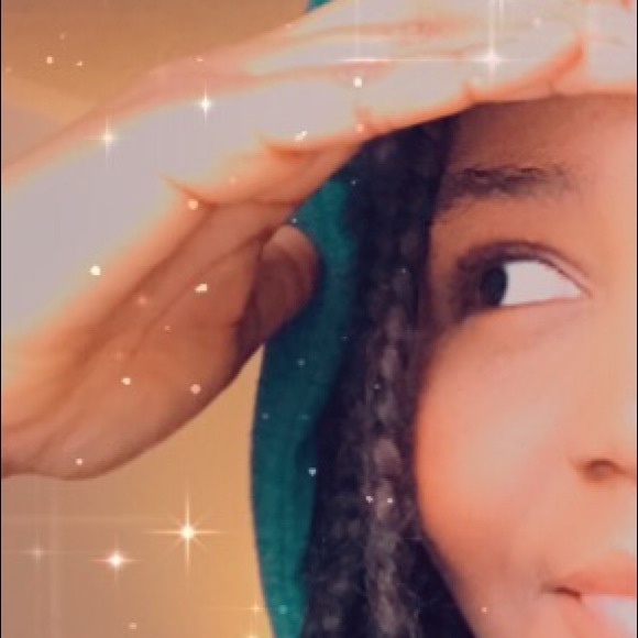 Profile Picture of Ozioma Offiah (@_ozioma) on Poshmark