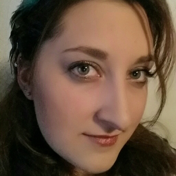 Profile Picture of Rachelle Rumbaugh (@rachrum) on Poshmark
