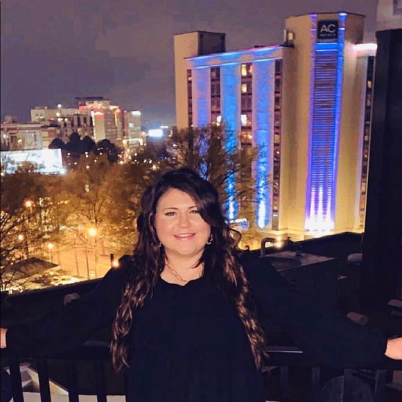 Profile Picture of Carly Briggs (@carlybriggs) on Poshmark