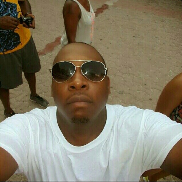 Profile Picture of Darryl Perkins (@djp2k2003) on Poshmark