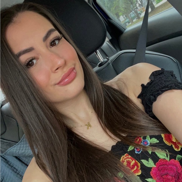 Profile Picture of Kimberly Kimak (@kimmykimak) on Poshmark