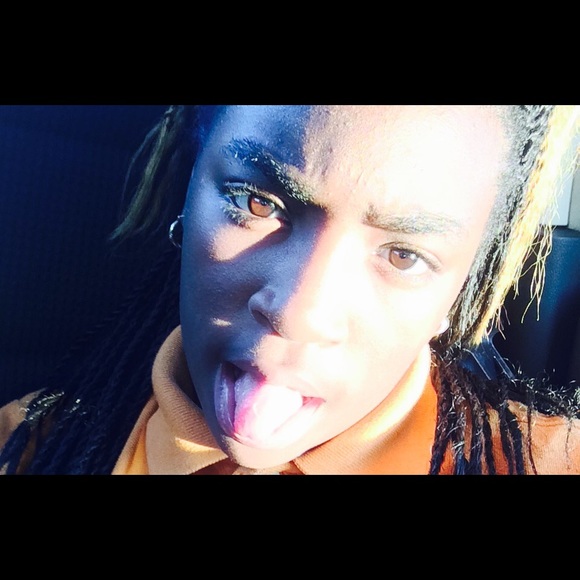 Profile Picture of Jamiyah Winborne (@goldenchildd__) on Poshmark