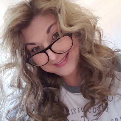 Profile Picture of Michele Kelleher (@MicheleMieBelle) on Twitter