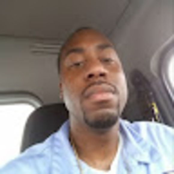 Profile Picture of Ray Price (@rayprice3215) on Poshmark