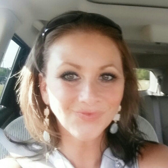 Profile Picture of Kenberlea Atkinson (@kenberlea) on Poshmark