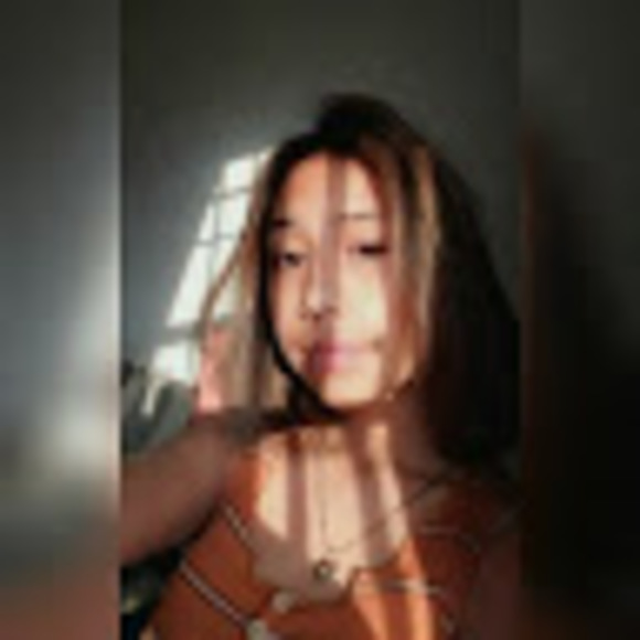 Profile Picture of Isel Martinez (@iselmartinez) on Poshmark