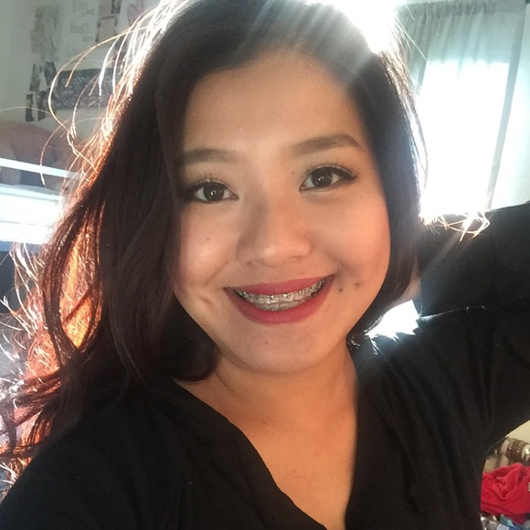 Profile Picture of May Vue (@flower_cloud) on Poshmark