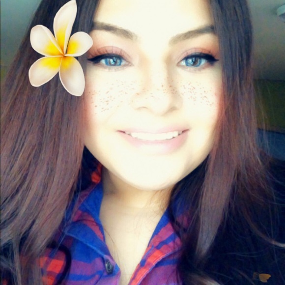 Profile Picture of Nayeli Bahena (@bahenan88) on Poshmark