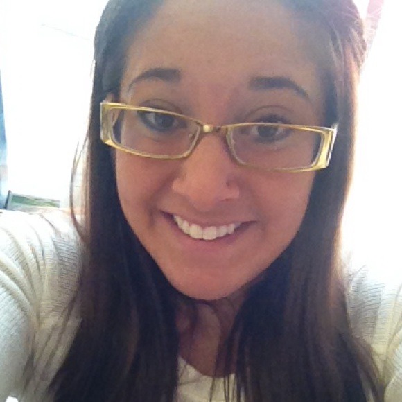 Profile Picture of Vanessa Gioioso (@vgioioso) on Poshmark