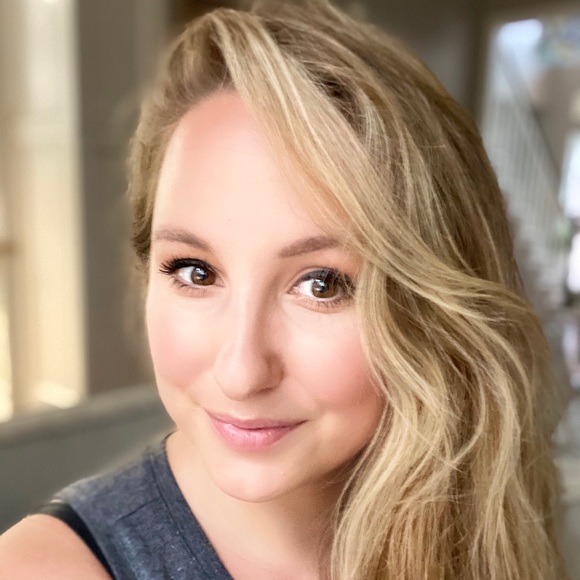 Profile Picture of Lena Burgin (@lenaburgin) on Poshmark