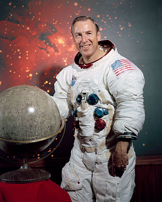 Profile Picture of Jim Lovellon Wikipedia