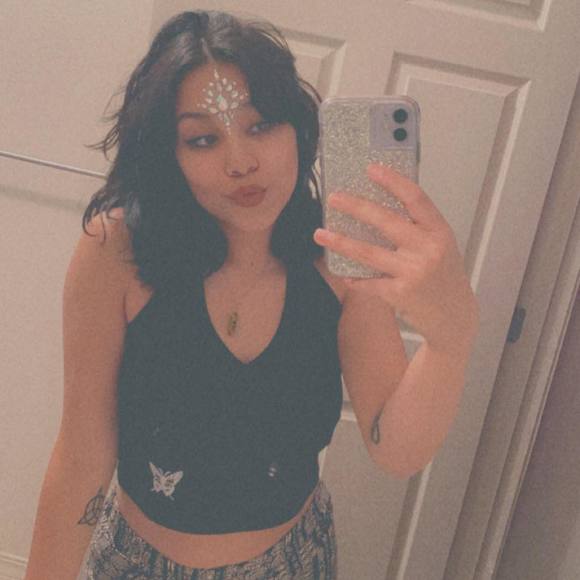 Profile Picture of Bianca Aranda (@b_aranda) on Poshmark