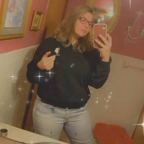 Profile Picture of Chelsie Bishop (@chelschels2) on Poshmark