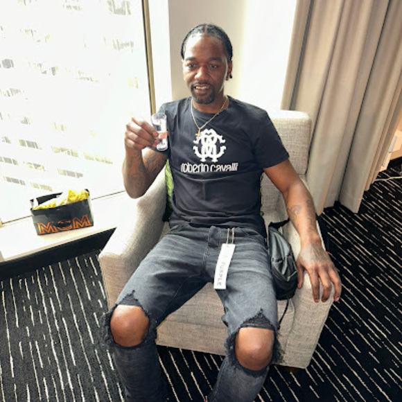 Profile Picture of Lachance Bryant (@lachancebryant) on Poshmark