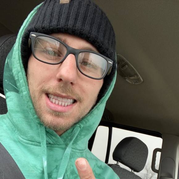 Profile Picture of Andrew Trainor (@andrewtrainor) on Poshmark