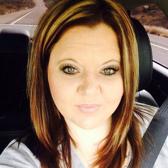 Profile Picture of Nicole Barnes (@nicknack0701) on Poshmark