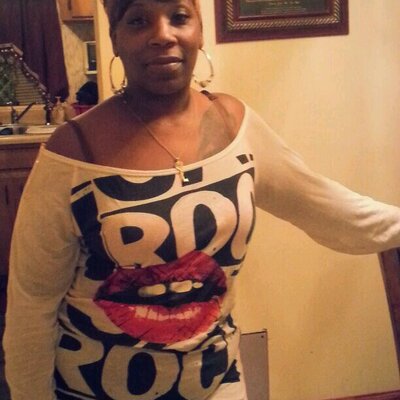 Profile Picture of Denise Roberts (@deniseroberts49) on Twitter