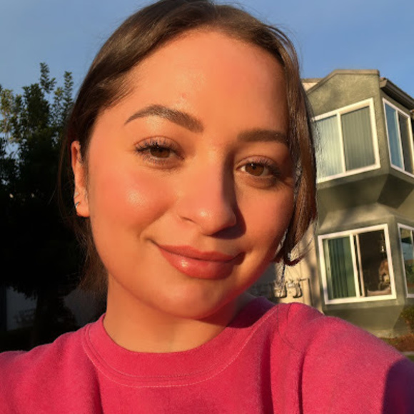 Profile Picture of Taylor Gasbarro (@taylor_gasbarro) on Poshmark