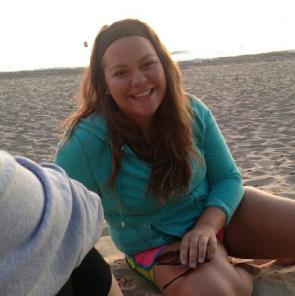 Profile Picture of Mahalia Adams (@mahaliaadams) on Poshmark