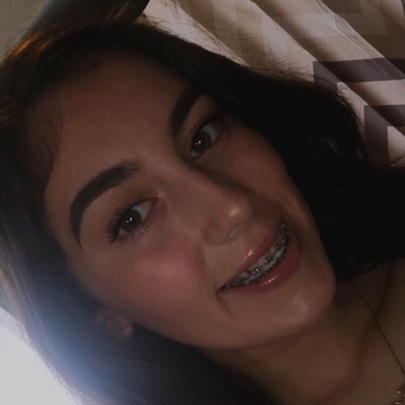 Profile Picture of Anastasia Steece (@woeana) on Poshmark