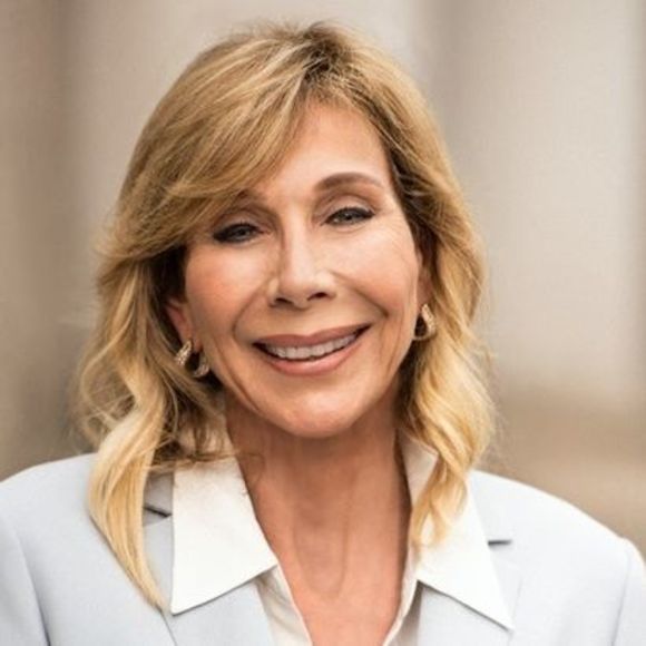 Profile Picture of Stacey Greenberg dorenfeld (@squarepeg123) on Poshmark