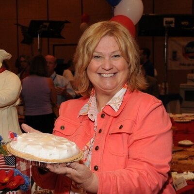 Profile Picture of Linda Hoskins (@pieleader) on Twitter