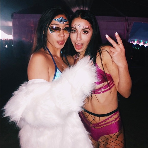 Profile Picture of Reyna A. (@reynaoaguirre) on Poshmark