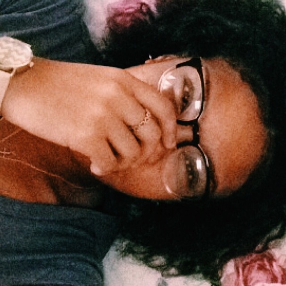 Profile Picture of Simone Noel (@siimonenoel) on Poshmark