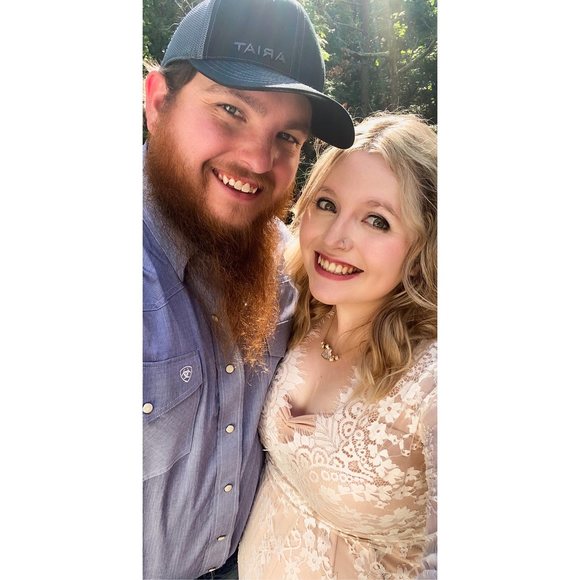 Profile Picture of Carly Wallace (@cwallace9420) on Poshmark