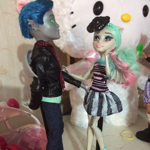 Profile Picture of Mykayla Needy (@palebunni) on Poshmark