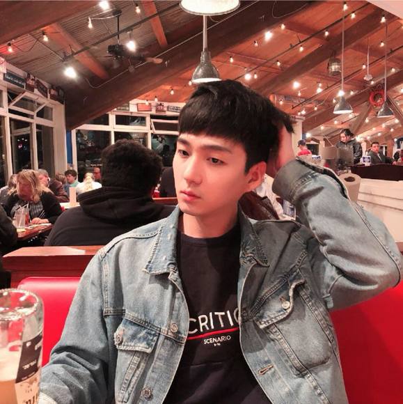 Profile Picture of Andrew Yoo (@andrewyoo708) on Poshmark
