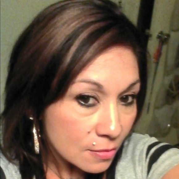 Profile Picture of Elizabeth Kubaña (@mrsmedina799) on Poshmark