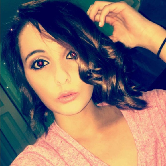 Profile Picture of Jasmine Hebert (@jazzyyboo14) on Poshmark