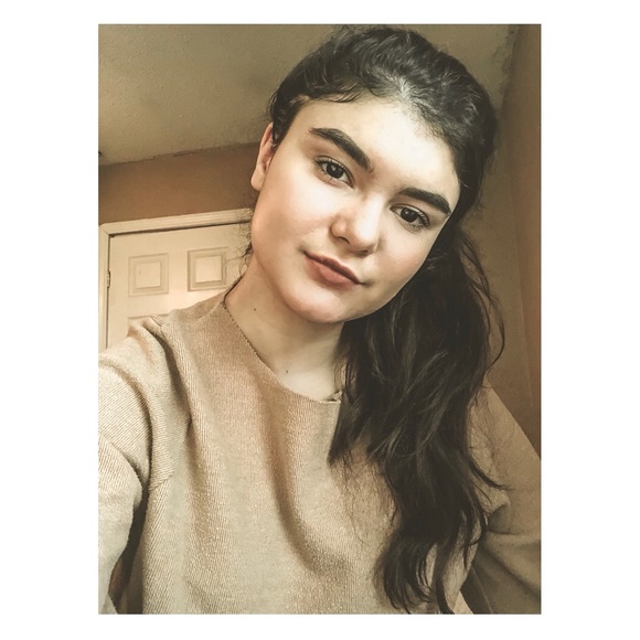 Profile Picture of Gabriela Constantinova (@gconstantinova) on Poshmark