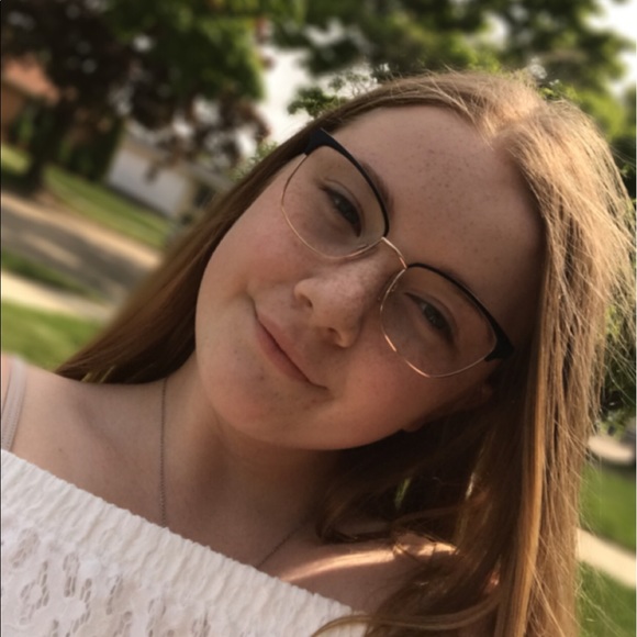 Profile Picture of Maddy Surendonk (@maddysurendonk) on Poshmark