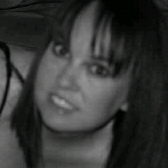 Maria Gerski - Poshmark Profile Picture of Maria Gerski (@mariann13) on Poshmark