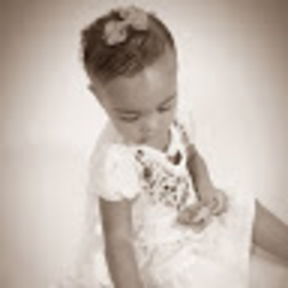 Profile Picture of Vana Barberis (@vanabarberis) on Poshmark