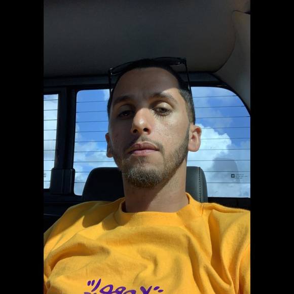 Profile Picture of Richard Martinez (@richmart) on Poshmark