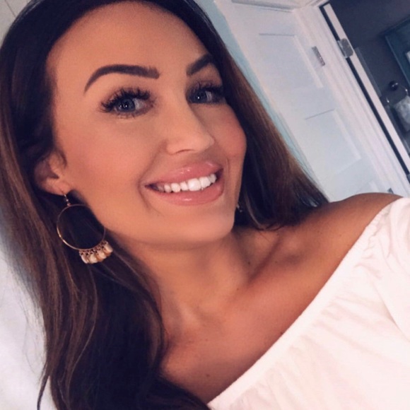 Profile Picture of Caitlin Roush (@caiti_ox) on Poshmark