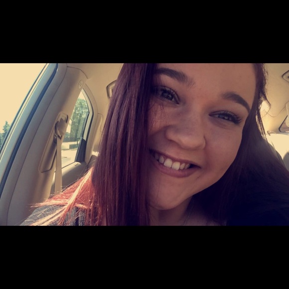 Profile Picture of Meredith Albert (@meredithalbert) on Poshmark