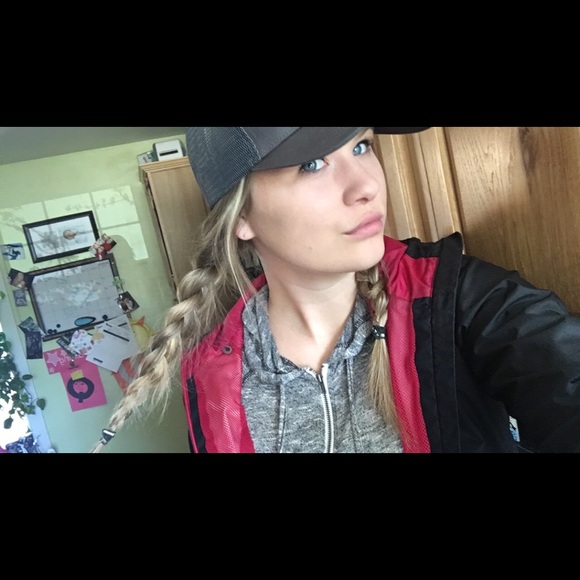 Profile Picture of Haley Scoggins (@haleyscoggins) on Poshmark