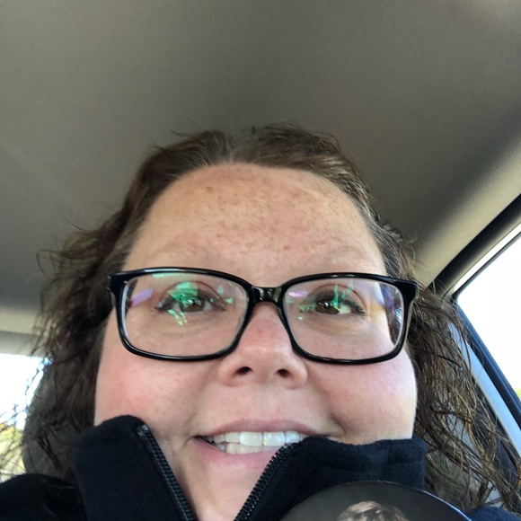 Profile Picture of Renee Heathman (@reneedelyn) on Poshmark